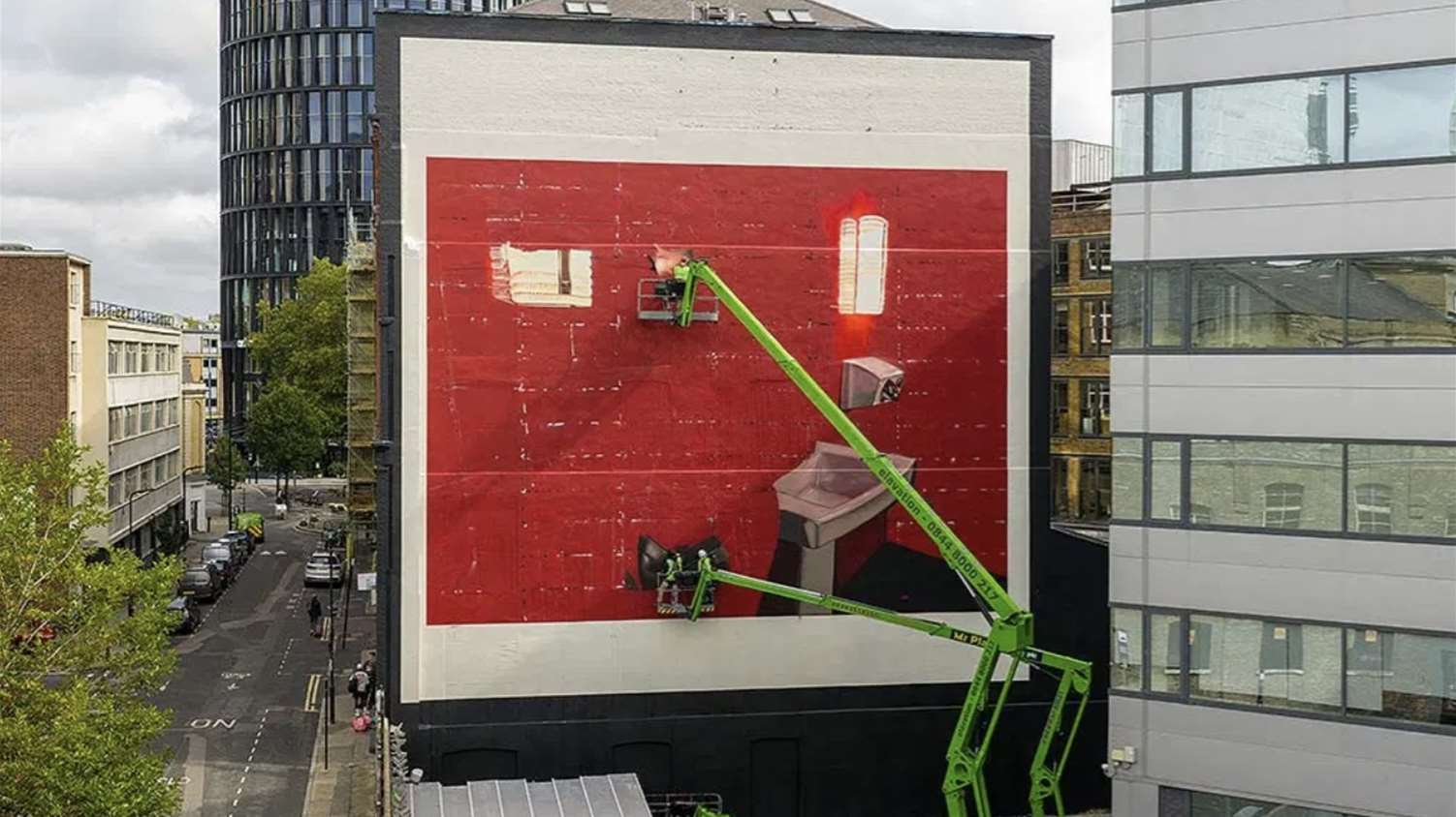 We helped Clairo make her mark in London, as the star of Valentino Garavani’s “Le Méta Théâtre Des Intimités” campaign. Our mural was the London centrepiece of this global campaign, hand-painted in hyper realistic detail on our Tabernacle Street wall in S